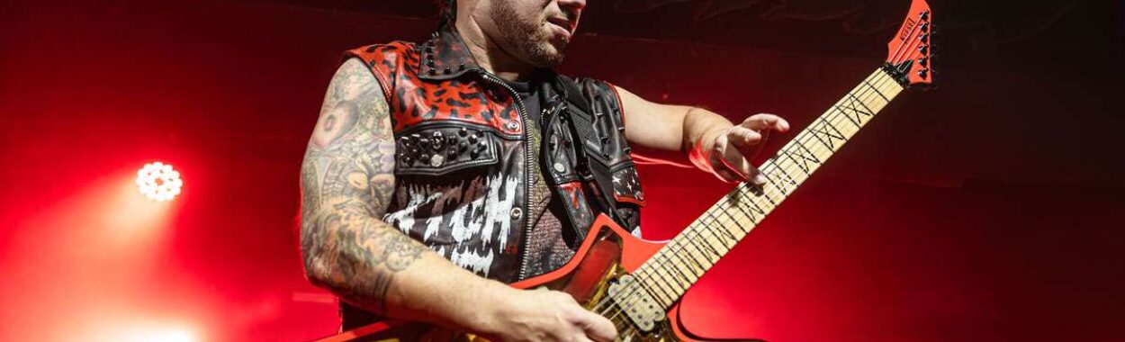 Atreyu sorprende con su nuevo single “Dead”