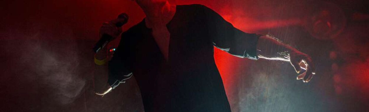 Oscuridad y devoción: The Sisters of Mercy conquistan Glasgow