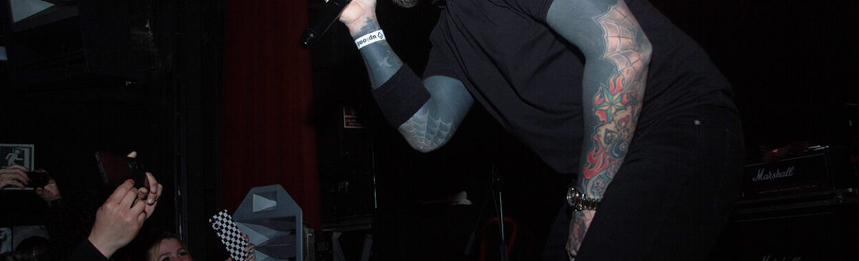 Booze & Glory en Barcelona: “Sudor, pogo y pertenencia”